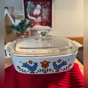 Vintage 1975 Corning Country Festival 1 qt. with lid. No chips or scratches.